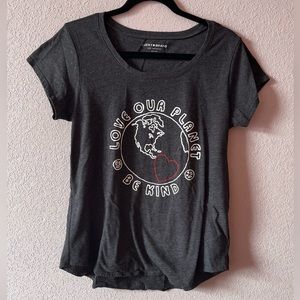 Lucky Brand scoop neck T-shirt love our planet be kind size large